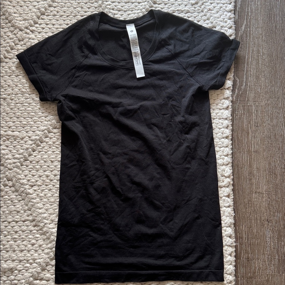 Lululemon Black Short Sleeve T-Shirt size 6